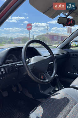 Хэтчбек Mazda 323 1990 в 