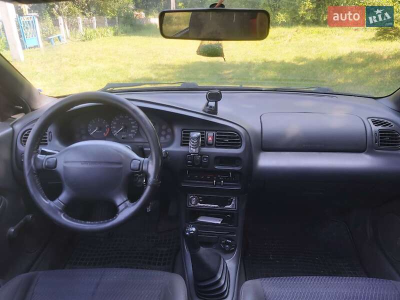 Седан Mazda 323 1995 в Хмельницком