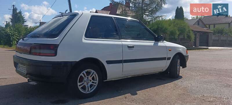 Хэтчбек Mazda 323 1989 в Житомире
