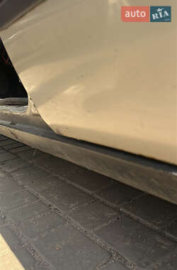 Хэтчбек Mazda 323 1988 в 
