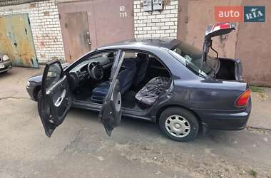 Седан Mazda 323 1998 в 