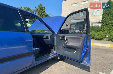 Седан Mazda 323 1991 в 