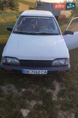 Хэтчбек Mazda 323 1989 в Ровно