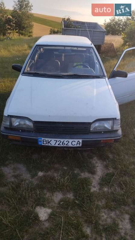 Хэтчбек Mazda 323 1989 в 