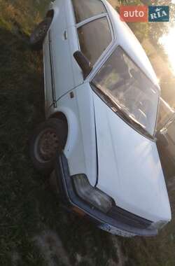 Хэтчбек Mazda 323 1989 в 