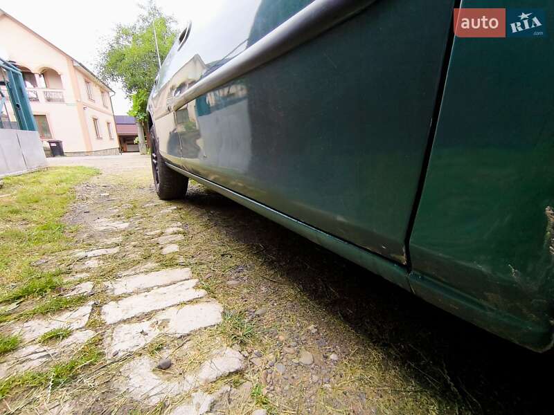 Хэтчбек Mazda 323 1996 в Глыбокой