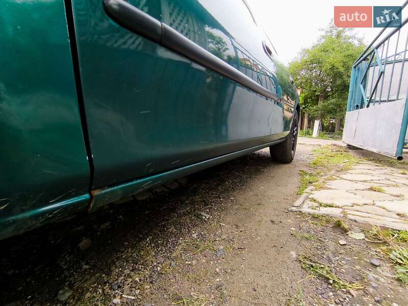 Хэтчбек Mazda 323 1996 в Глыбокой