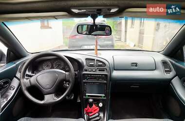 Хэтчбек Mazda 323 1996 в 