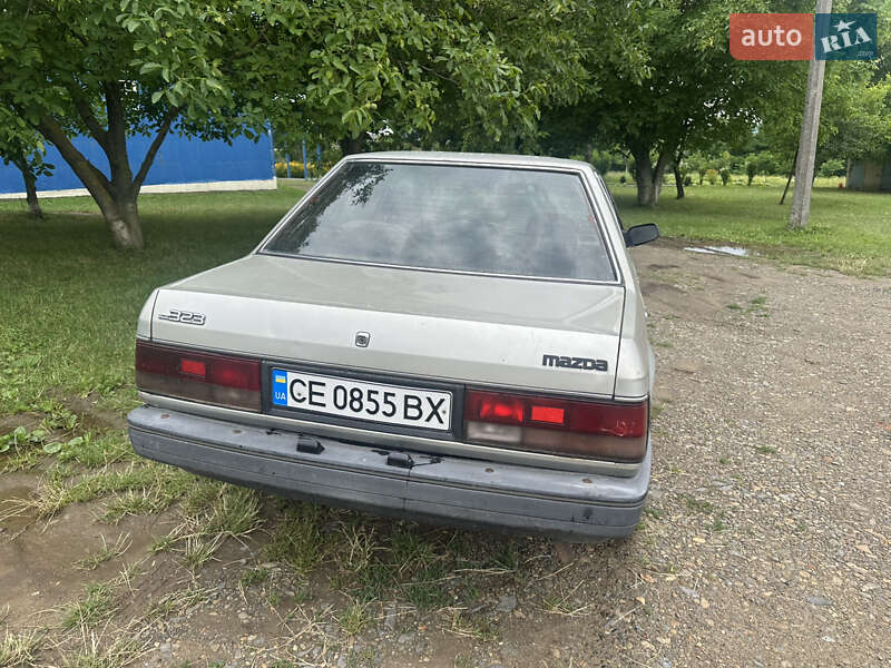 Седан Mazda 323 1989 в Черновцах