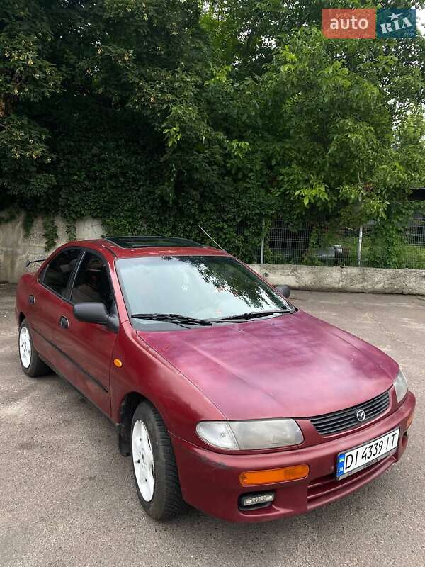Седан Mazda 323 1996 в Ровно