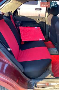 Седан Mazda 323 1996 в 