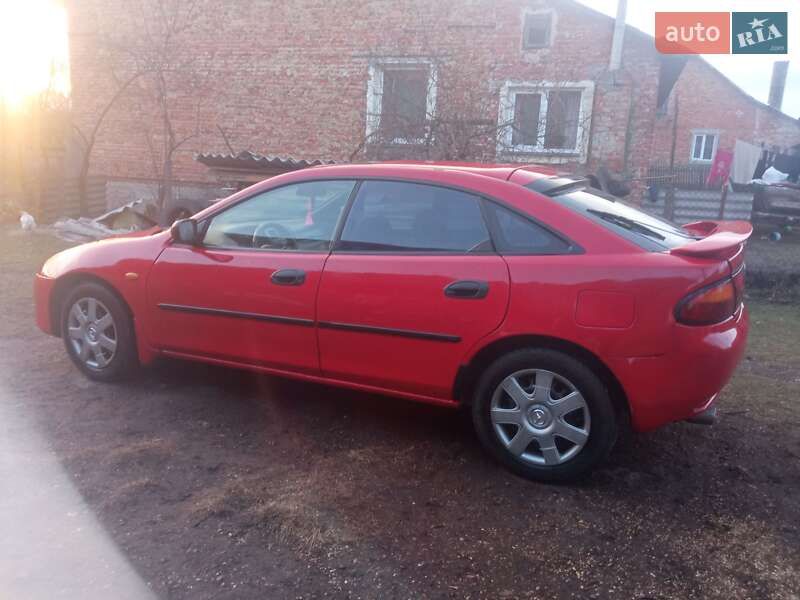 Седан Mazda 323 1998 в Львове
