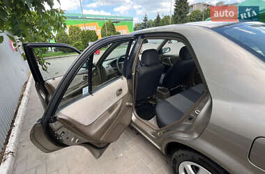 Седан Mazda 323 1999 в 