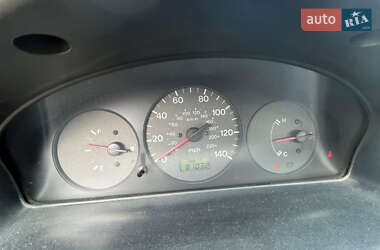 Седан Mazda 323 1999 в 