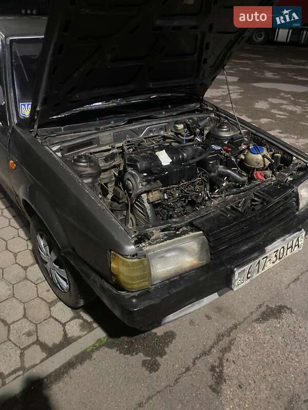 Mazda 323 1987
