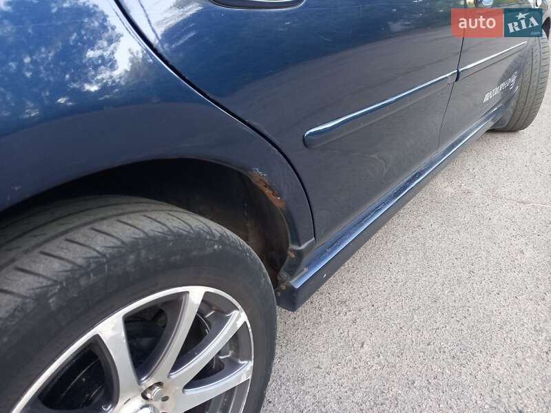 Седан Mazda 323 1997 в Запоріжжі