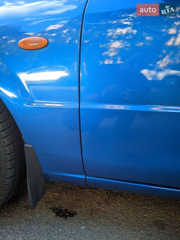 Хэтчбек Mazda 323 2001 в Киеве