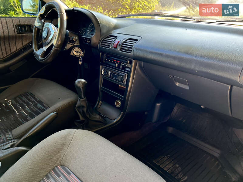 Хэтчбек Mazda 323 1994 в Ахтырке