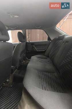 Хэтчбек Mazda 323 1992 в 