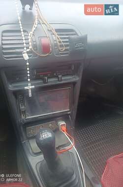 Хэтчбек Mazda 323 1994 в 