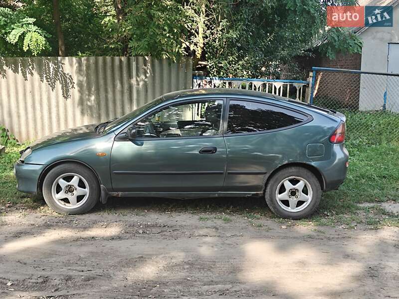 Хэтчбек Mazda 323 1995 в 