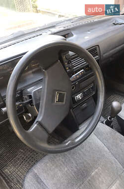 Хэтчбек Mazda 323 1987 в 