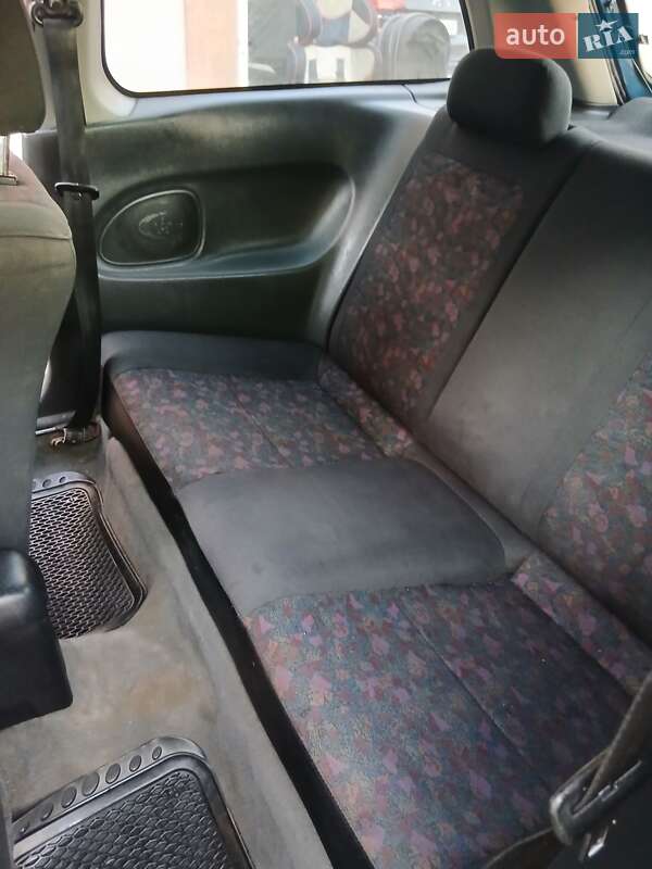 Хэтчбек Mazda 323 1997 в Виннице