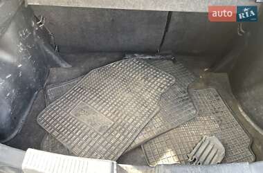 Хэтчбек Mazda 323 1997 в 