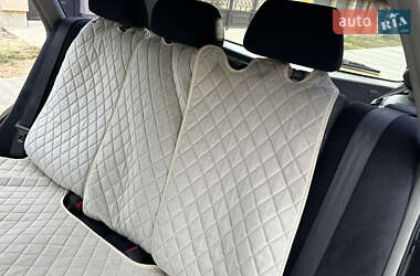 Хэтчбек Mazda 323 2003 в 