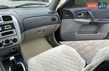 Хэтчбек Mazda 323 2003 в 