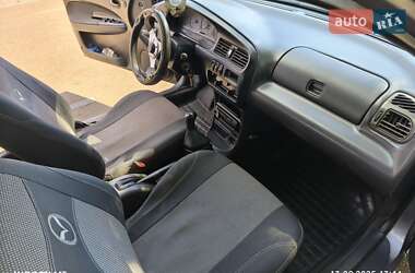 Седан Mazda 323 1996 в 