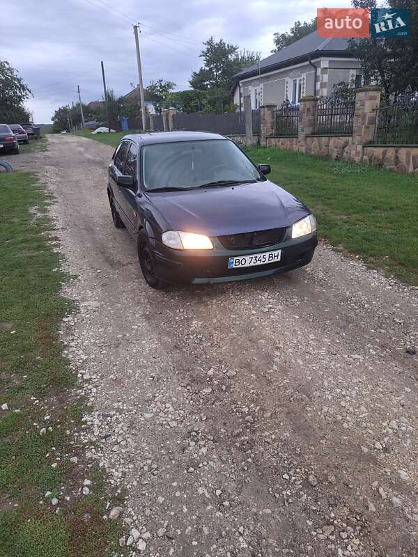 Хэтчбек Mazda 323 2000 в 