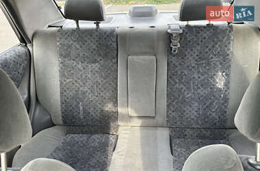 Седан Mazda 323 1999 в 