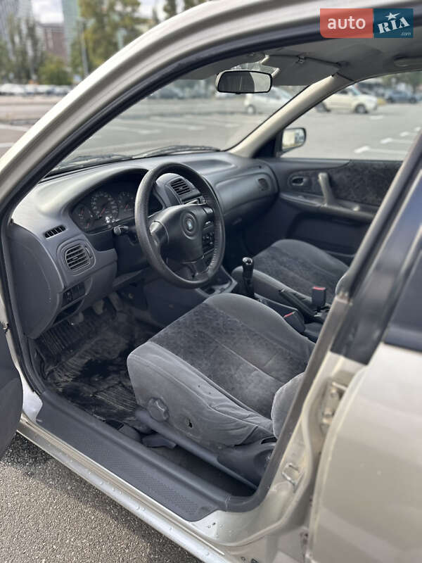 Седан Mazda 323 1999 в Киеве