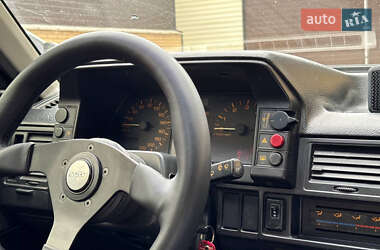 Седан Mazda 323 1988 в 