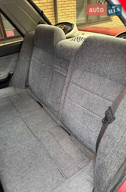 Седан Mazda 323 1988 в 