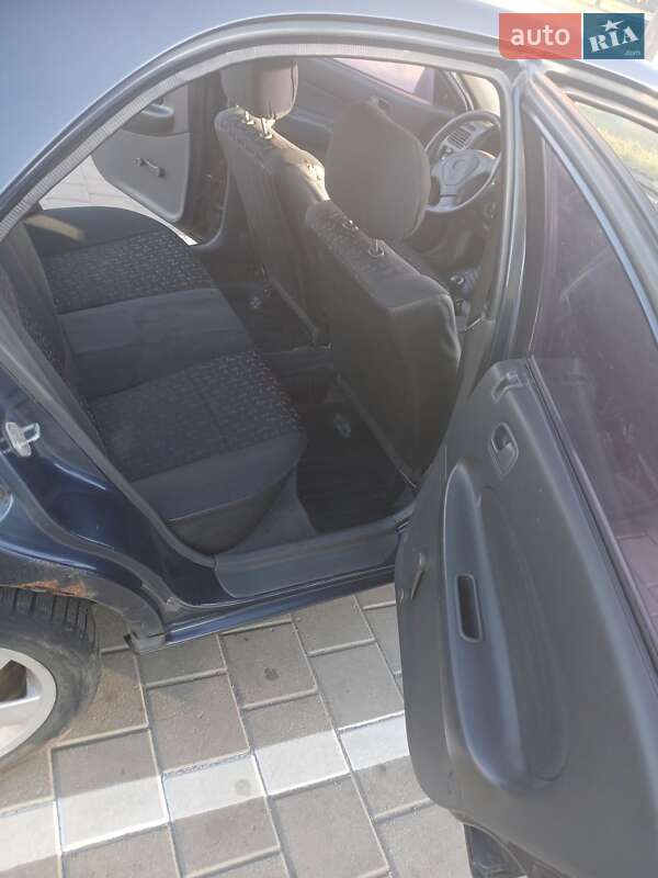 Седан Mazda 323 1998 в Черкассах