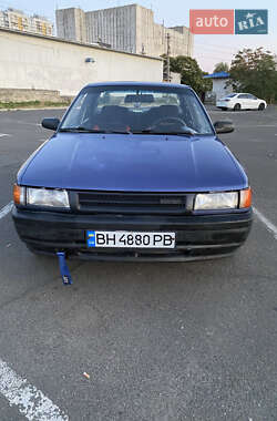 Седан Mazda 323 1990 в Одессе
