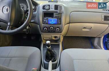 Хэтчбек Mazda 323 2003 в 