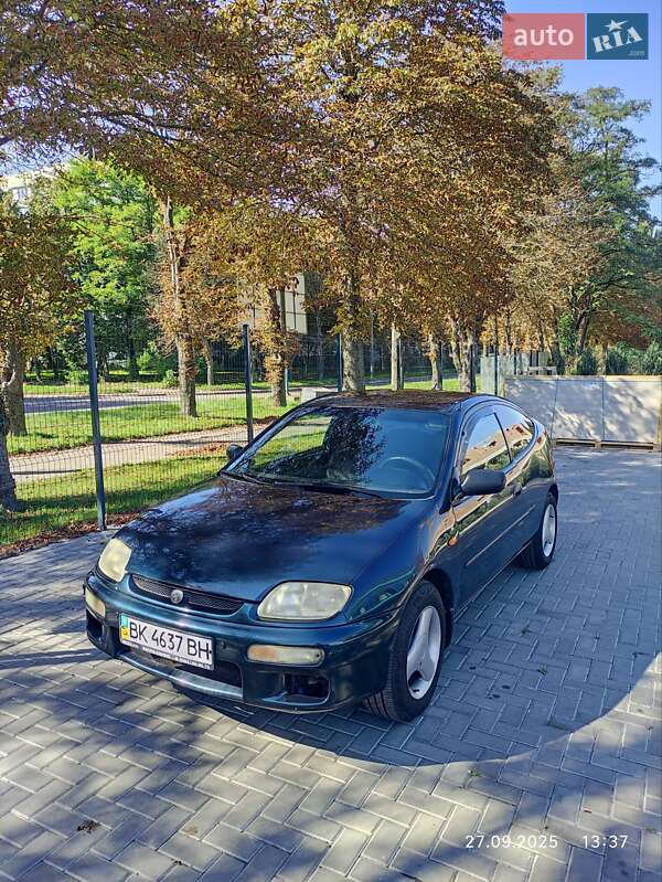 Хэтчбек Mazda 323 1996 в 