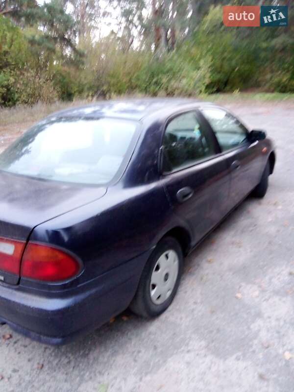 Седан Mazda 323 1997 в Переяславе