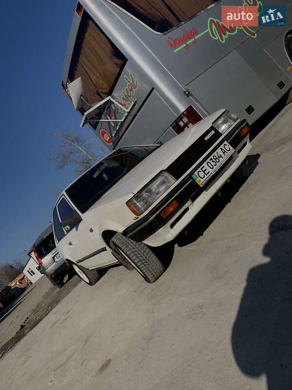 Хетчбек Mazda 323 1987 в Чернівцях