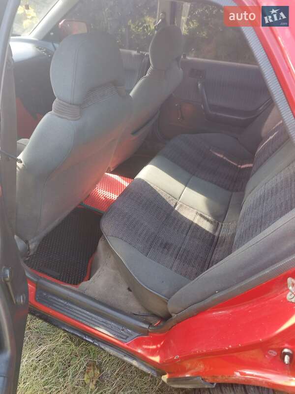 Хэтчбек Mazda 323 1994 в Нововолынске фото 10 Хэтчбек Mazda 323 1994 в Нововолынске