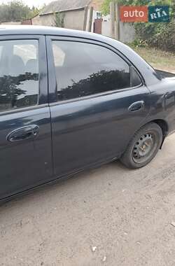 Седан Mazda 323 1998 в Зміїві