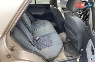 Седан Mazda 323 1996 в 