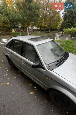Хэтчбек Mazda 323 1987 в 
