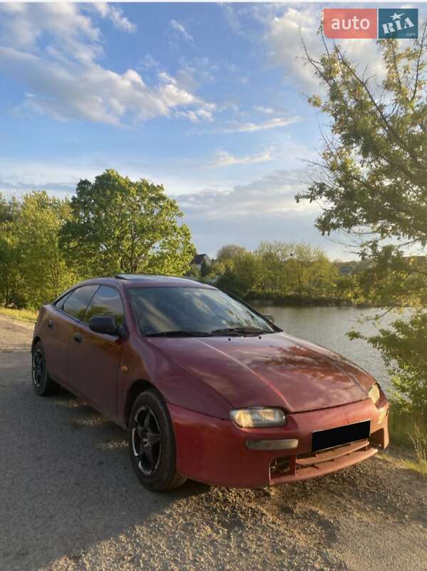 Хэтчбек Mazda 323 1996 в 
