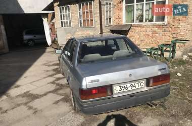 Седан Mazda 323 1987 в Буче