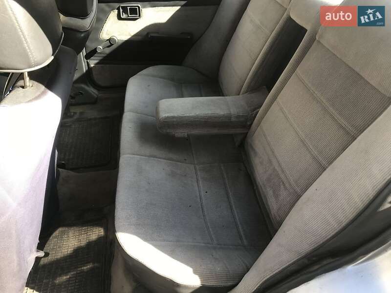 Седан Mazda 323 1987 в Буче фото 6 Седан Mazda 323 1987 в Буче