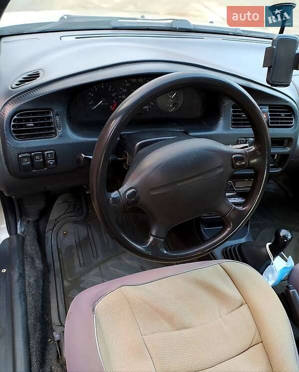 Седан Mazda 323 1995 в Білгороді-Дністровському фото 2 Седан Mazda 323 1995 в Білгороді-Дністровському